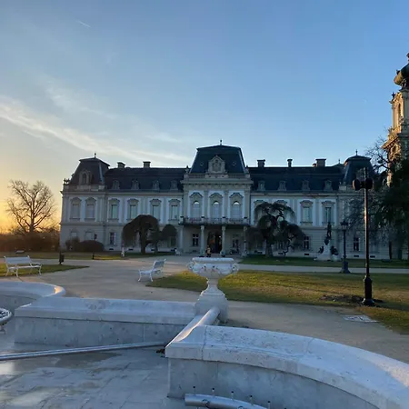 בית הארחה Ginkgo House Kehidakustány