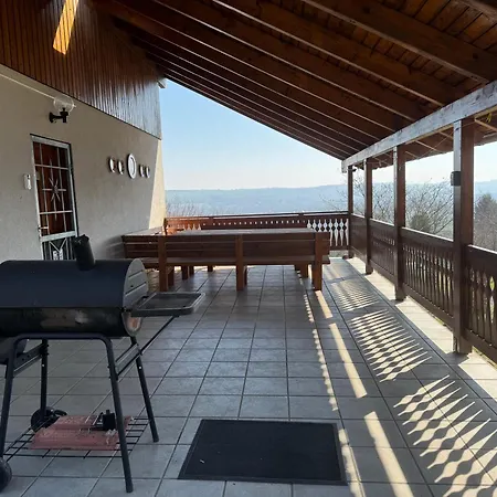 Ginkgo House בית הארחה 4*